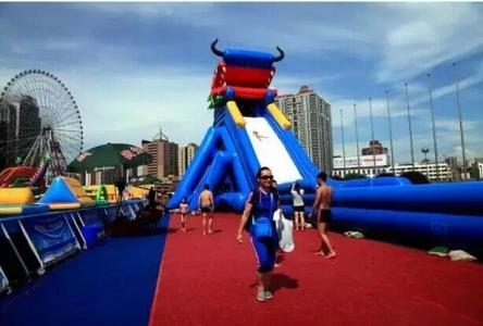 水上闯关租赁与气模水上乐园 房地产项目引流的新利器